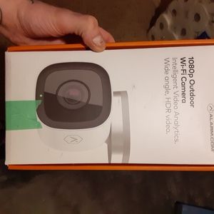 2 Wifi security cameras, 1 smart thermostat